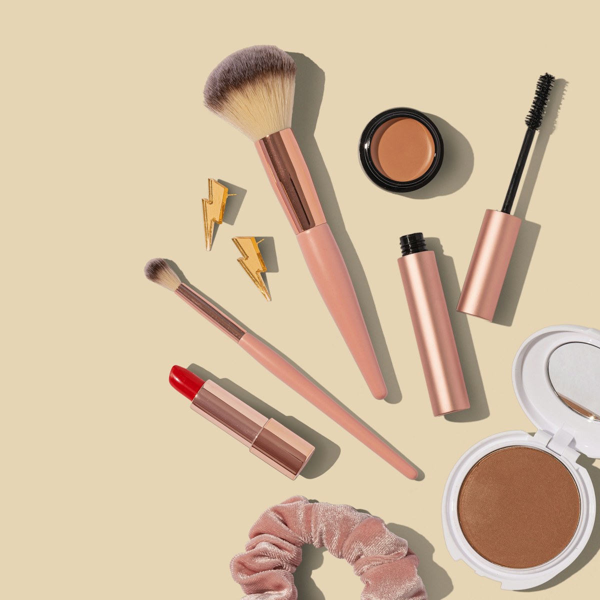 Cosmeticos preparados para un editor de fotos de producto con IA