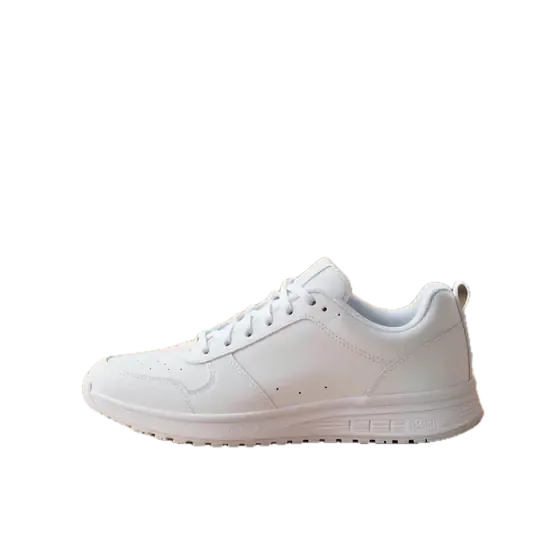 Recorte de zapatilla blanca sobre damero transparente